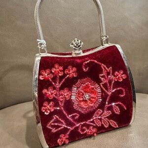 Vintage-Inspired Burgundy Velvet Beaded Handbag
